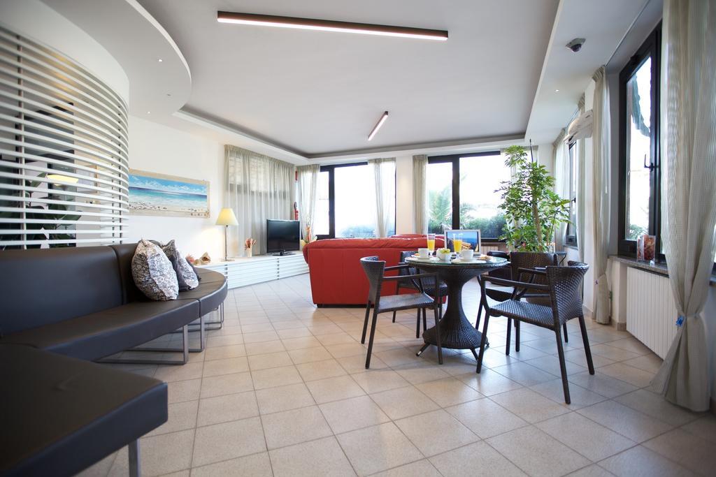 Hotel Il Delfino ซานวินเชนโซ ภายนอก รูปภาพ