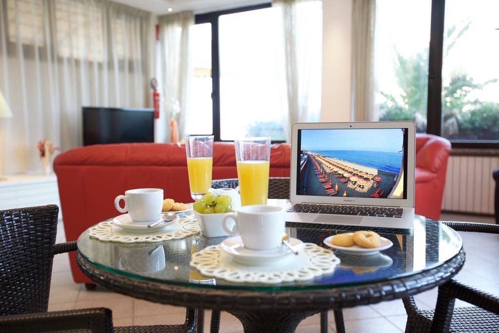 Hotel Il Delfino ซานวินเชนโซ ภายนอก รูปภาพ